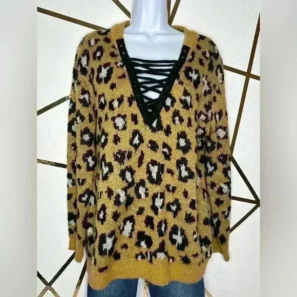 Women's Leopard Print Sweater (L20) - Picture 3 of 8